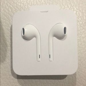 Brand New IPhone Earphones W/ lightning connector